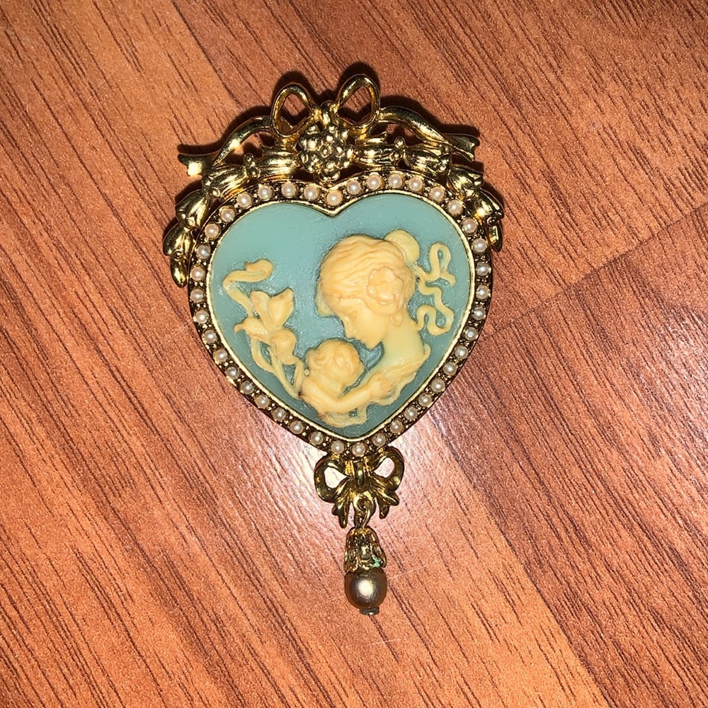 Brand New in Box Museum Company Mother & Child Cameo